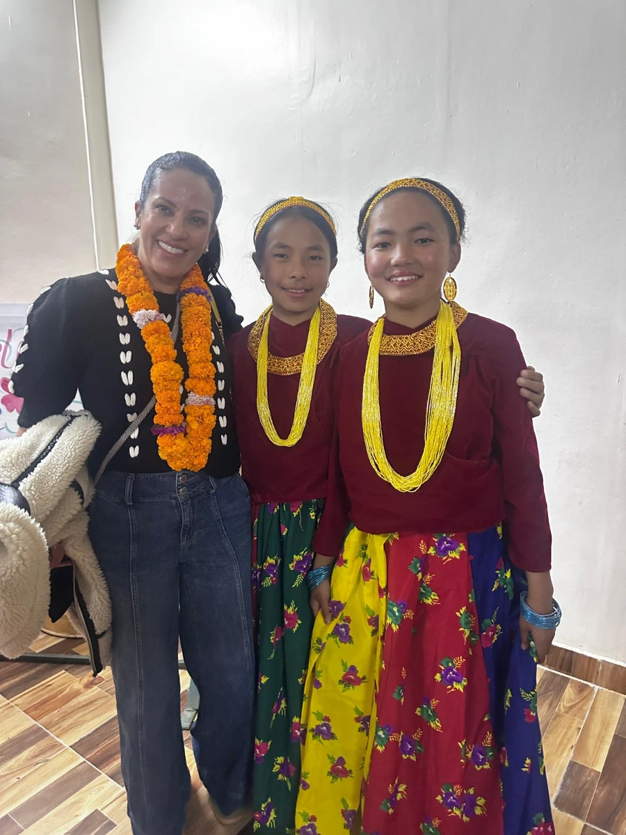 Sylvana Chimenti welcomed by patients in Nepal